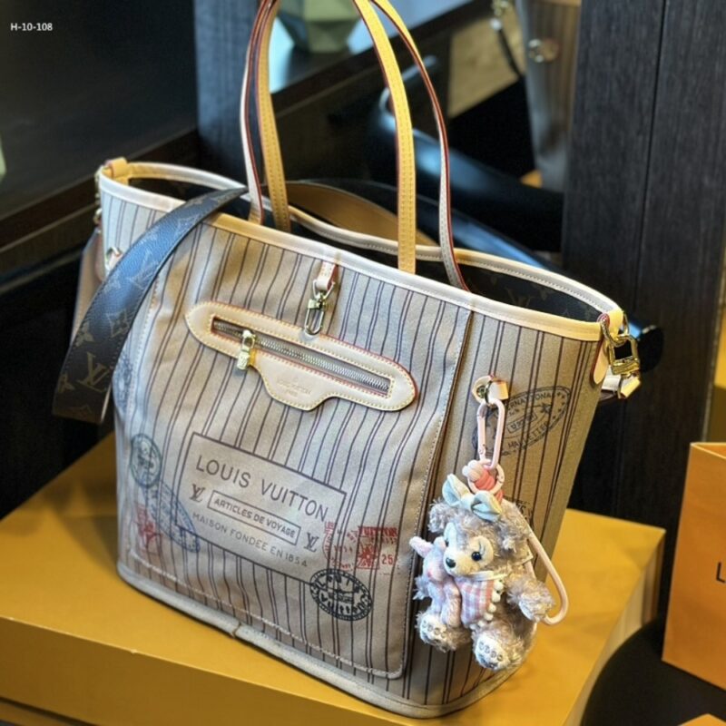 Alternative view of Louis Vuitton Neverfull Bandoulière Inside Out MM Beige 31cm