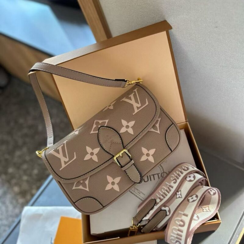 Alternative view of Louis Vuitton Diane Monogram Empreinte Leather Beige 24Cm M46583