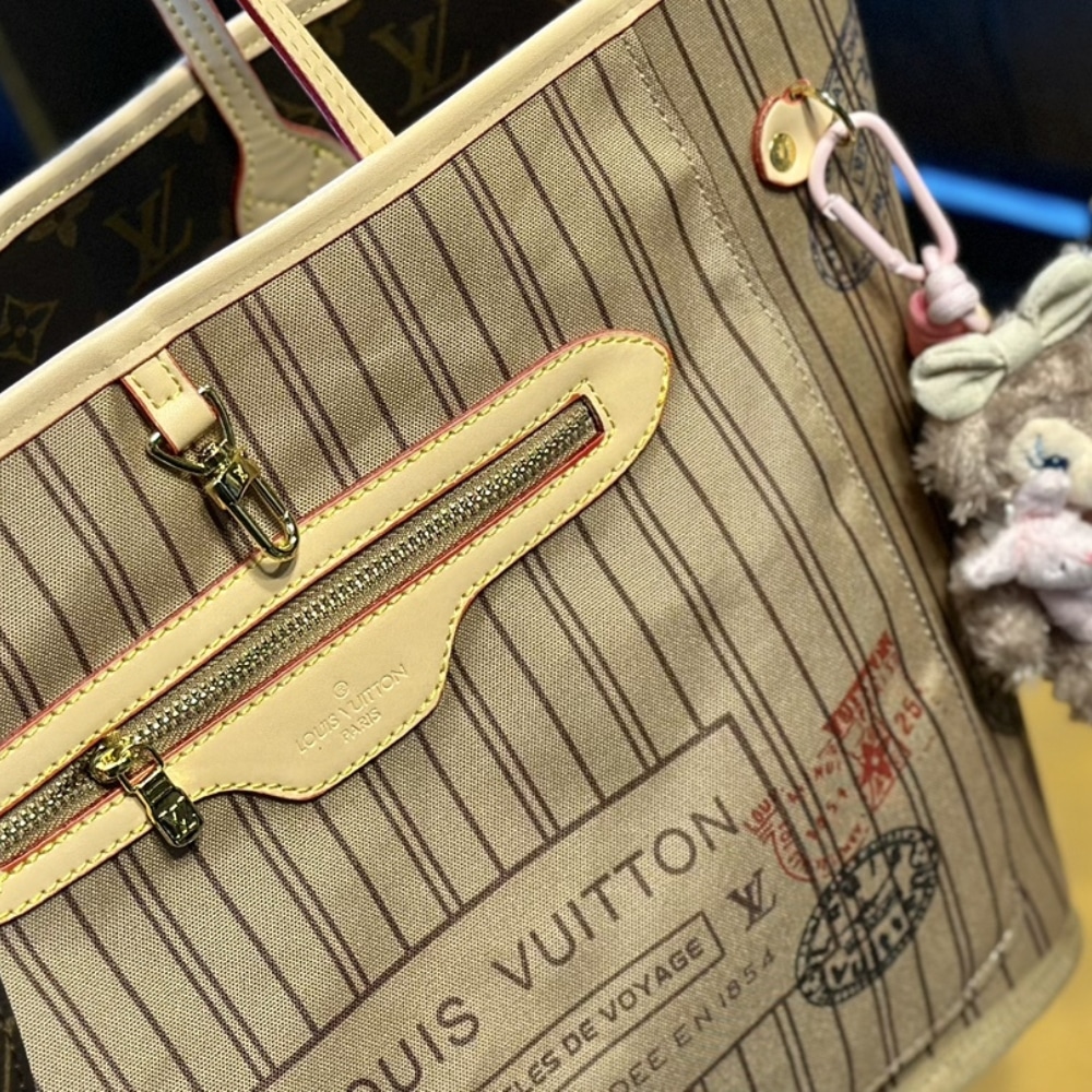Louis Vuitton Neverfull Bandoulière Inside Out MM Beige 31cm - Image 3