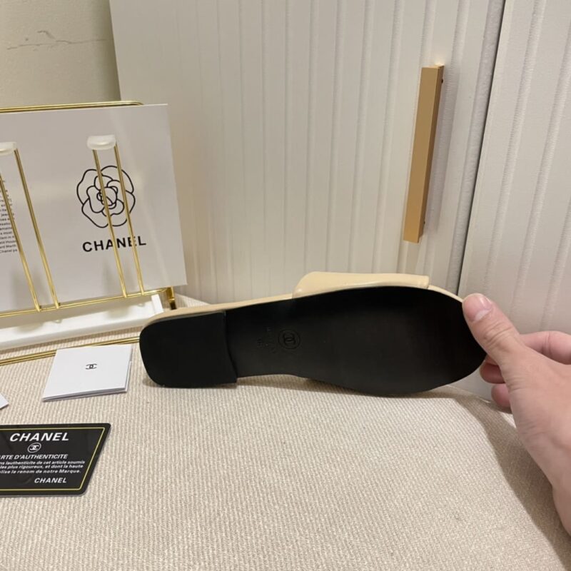 Alternative view of Chanel Cc Pearl Slippers Beige