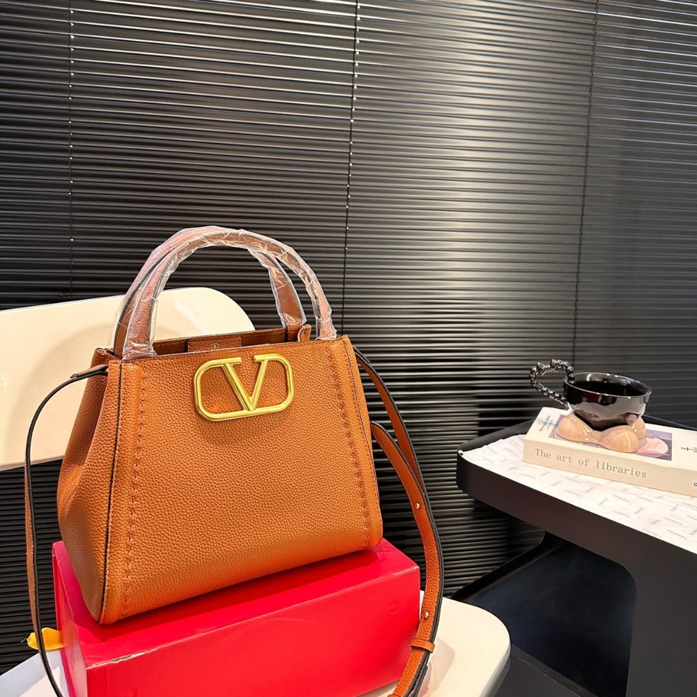 Valentino Garavani Alltime Handbag In Almond 26Cm 5W2B0Q18Imz Zg1 - Image 2
