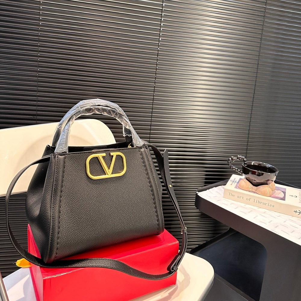 Valentino Garavani Alltime Handbag In Black 26Cm 5W2B0Q18Imz 0No - Image 2