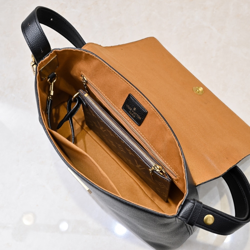 Louis Vuitton Low Key Messenger Black 30Cm M13148 - Image 6