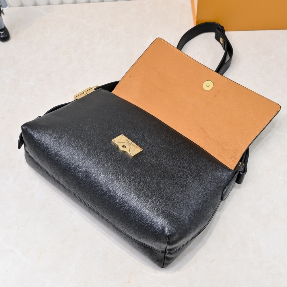 Louis Vuitton Low Key Messenger Black 30Cm M13148 - Image 5