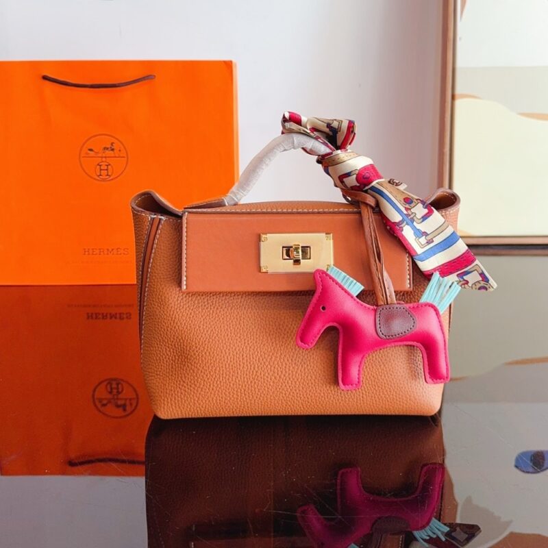 Alternative view of Hermès Kelly 24/24 Gold Hardware Evercolor Gold 21Cm