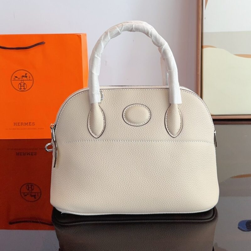 Alternative view of Hermes Bolide Taurillon Clemence Blanc 27Cm