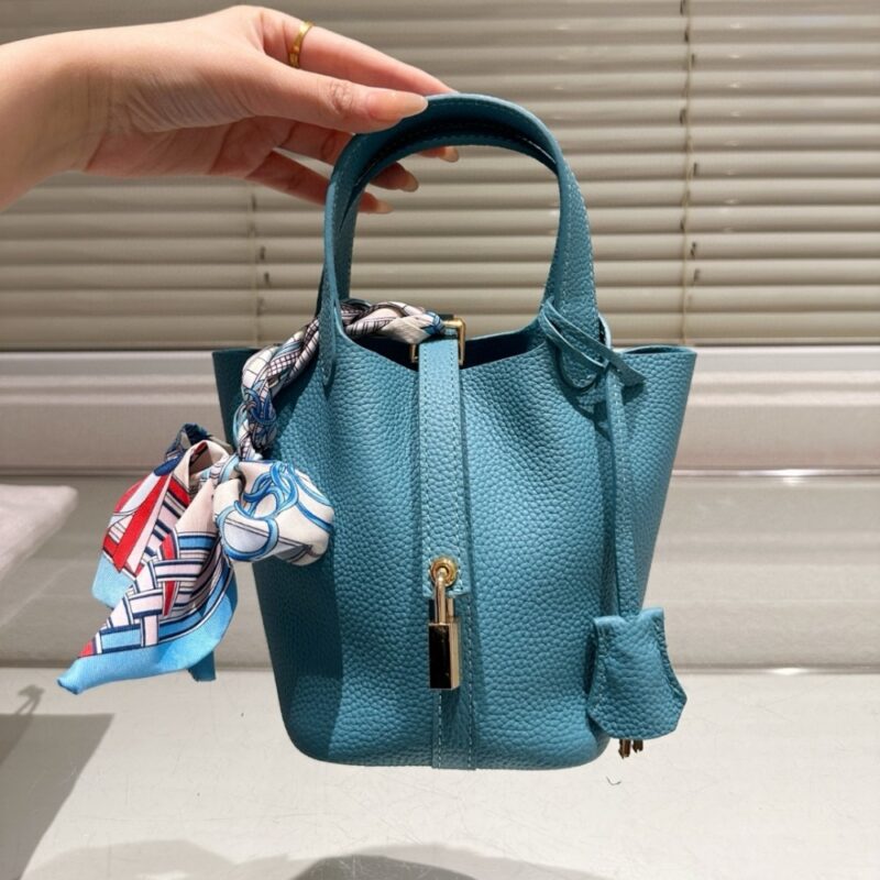 Alternative view of Hermes Picotin Lock 18 Bag Blue With Gold 18Cm