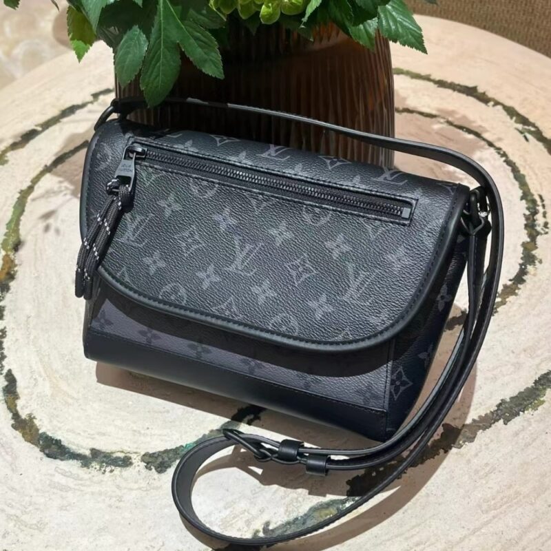 Alternative view of [Super Vip 1:1] Louis Vuitton Pulse Messenger Bag Monogram Black 26Cm M12681