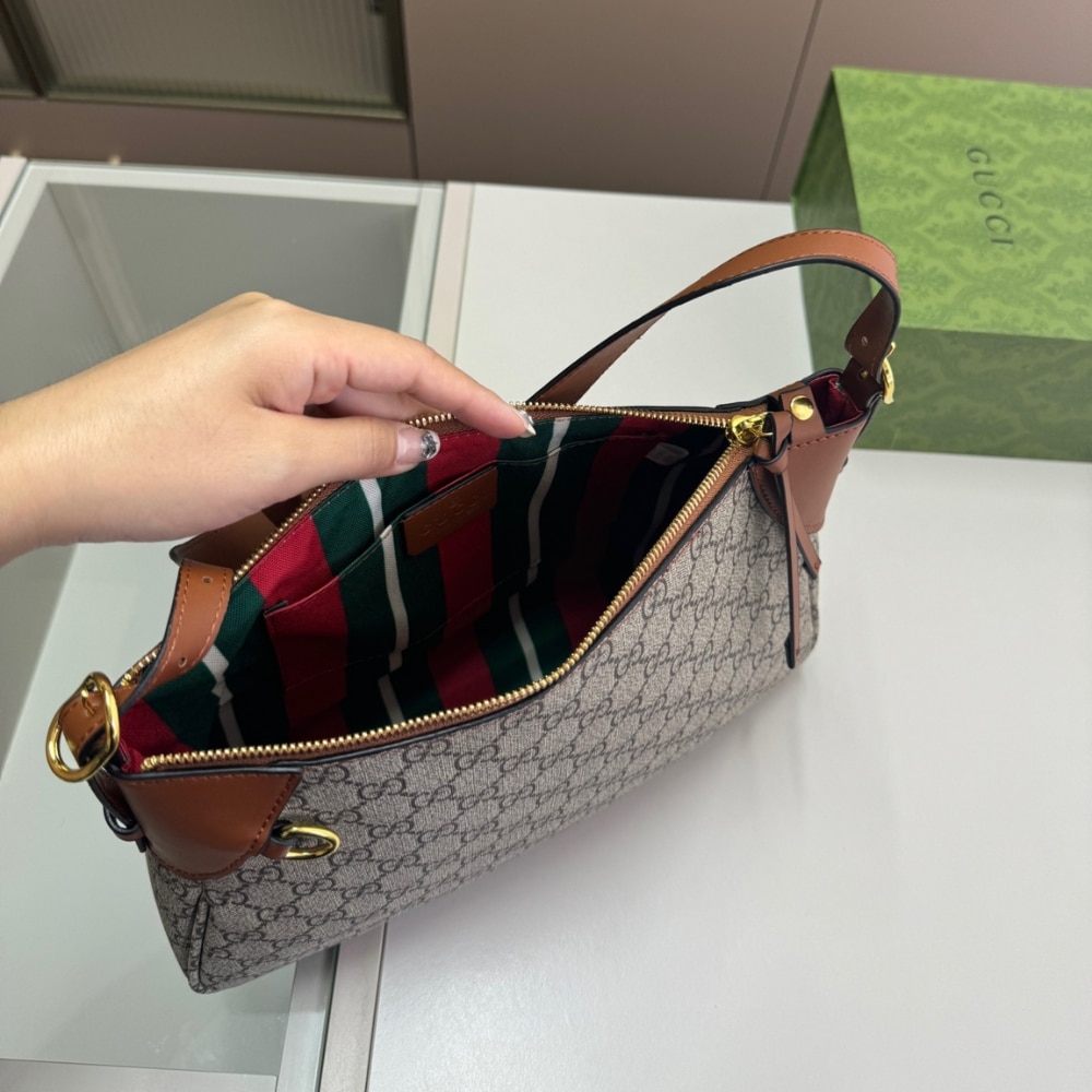 Gucci Gg Emblem Small Shoulder Bag Beige And Dark Brown 30Cm 815218 Faeaa 9762 - Image 5