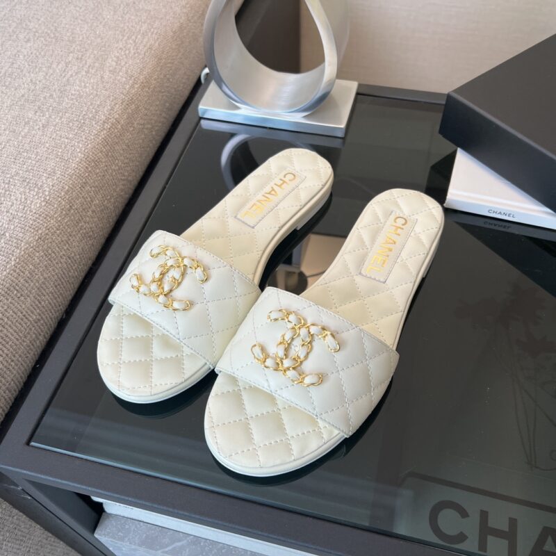 Alternative view of Chanel 23P Chain CC Slide Mules Quilted Leather White