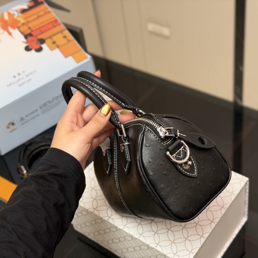 Louis Vuitton Speedy 18 Bandoulière Black 18Cm - Image 6