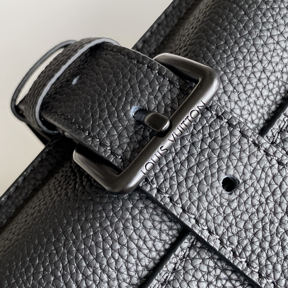 Louis Vuitton Boarding Messenger Black 24Cm M15265 - Image 7
