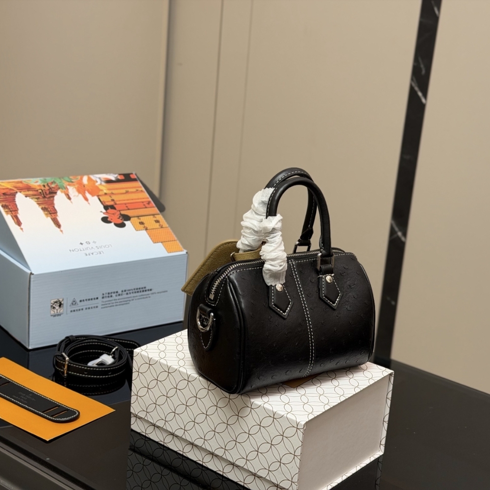 Louis Vuitton Speedy 18 Bandoulière Black 18Cm - Image 9