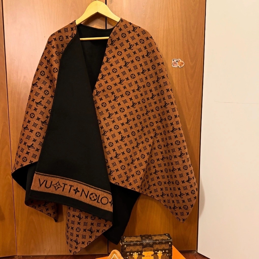 Louis Vuitton Monogram Infinity Cape Brown M92824 - Image 2