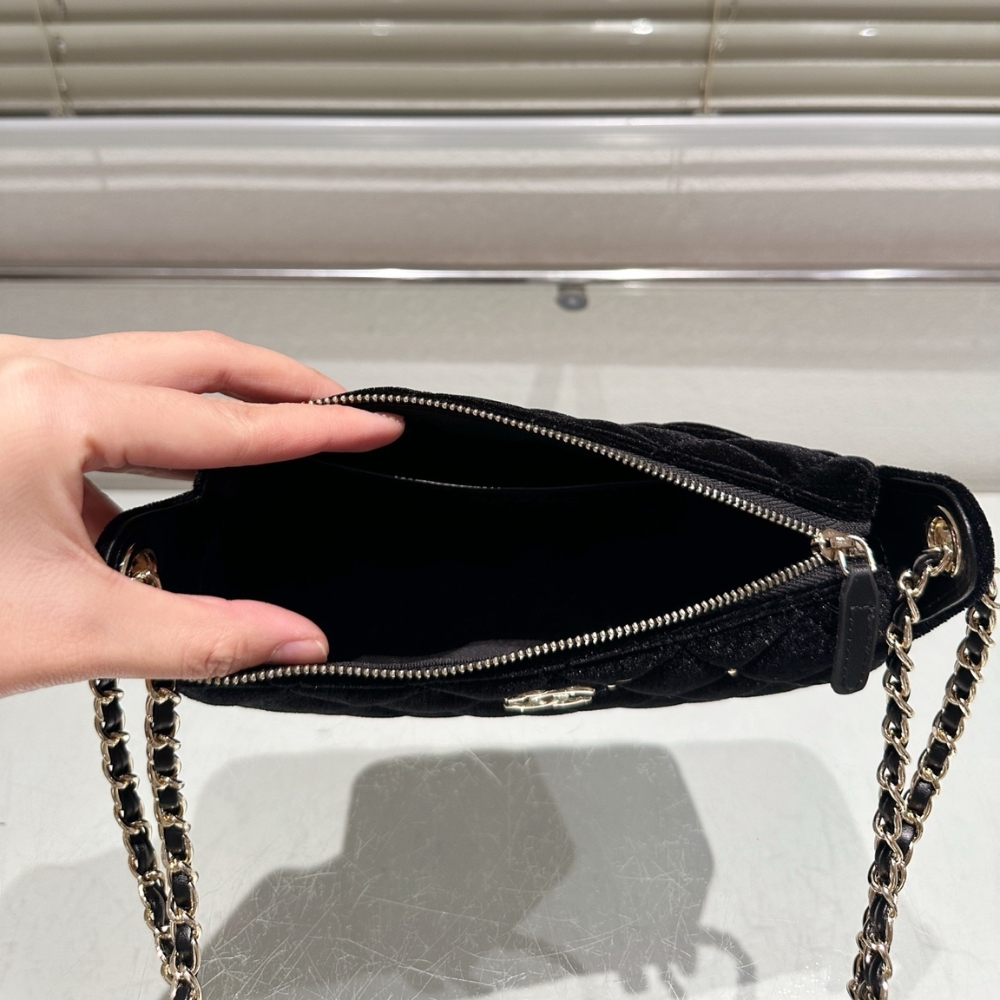Chanel Velvet Crystal Quilted Chain Hobo Bag In Black 22Cm AP4861 B17652 93405 - Image 8