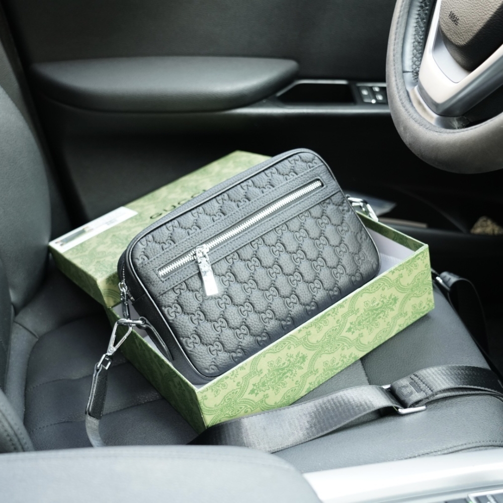 Gucci Gg Emblem Small Crossbody Bag Black 27Cm 850242 Aafom 1053 - Image 4