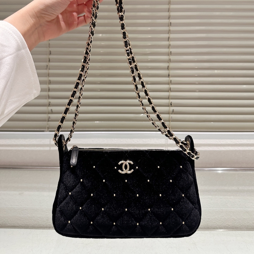Chanel Velvet Crystal Quilted Chain Hobo Bag In Black 22Cm AP4861 B17652 93405 - Image 3