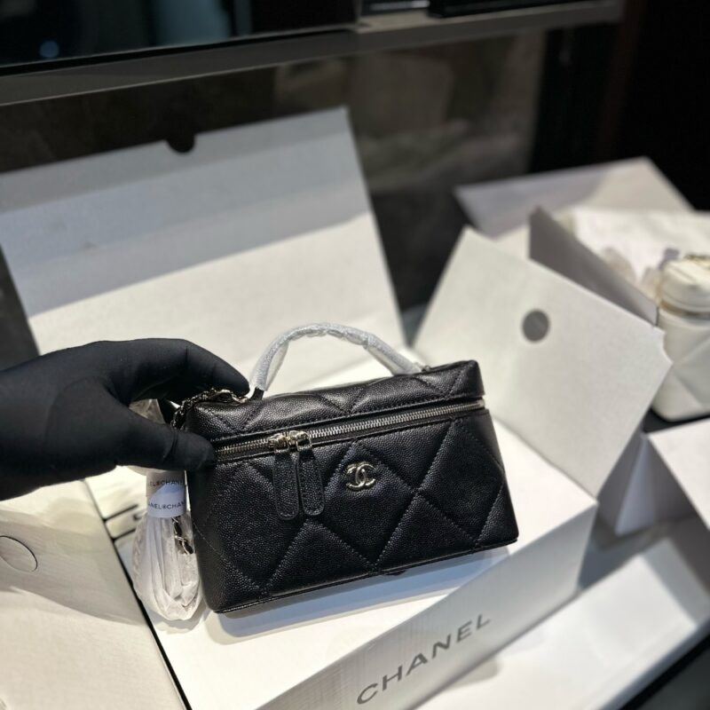 Alternative view of Chanel Long Vanity With Chain Grained Shiny And Gold Tone Metal Black 19Cm Ap4933 B22105 94305