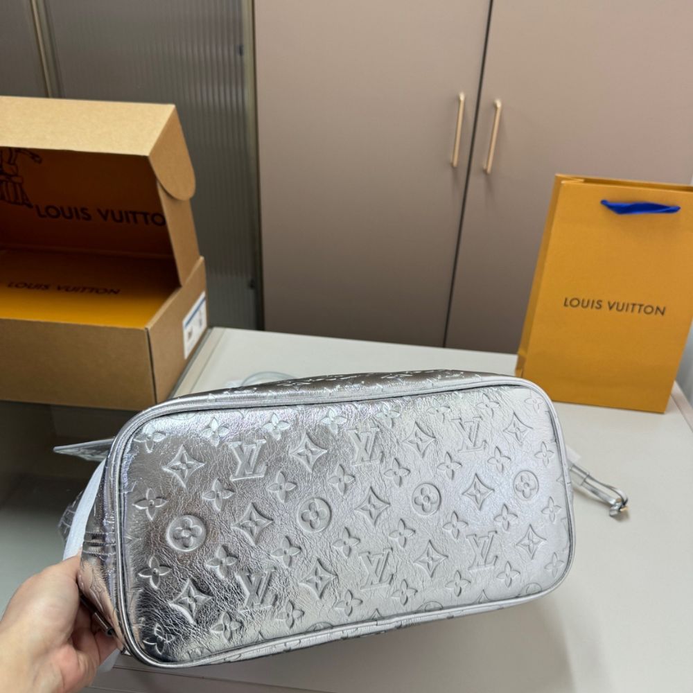 Louis Vuitton Neverfull MM Silver 32Cm - Image 9