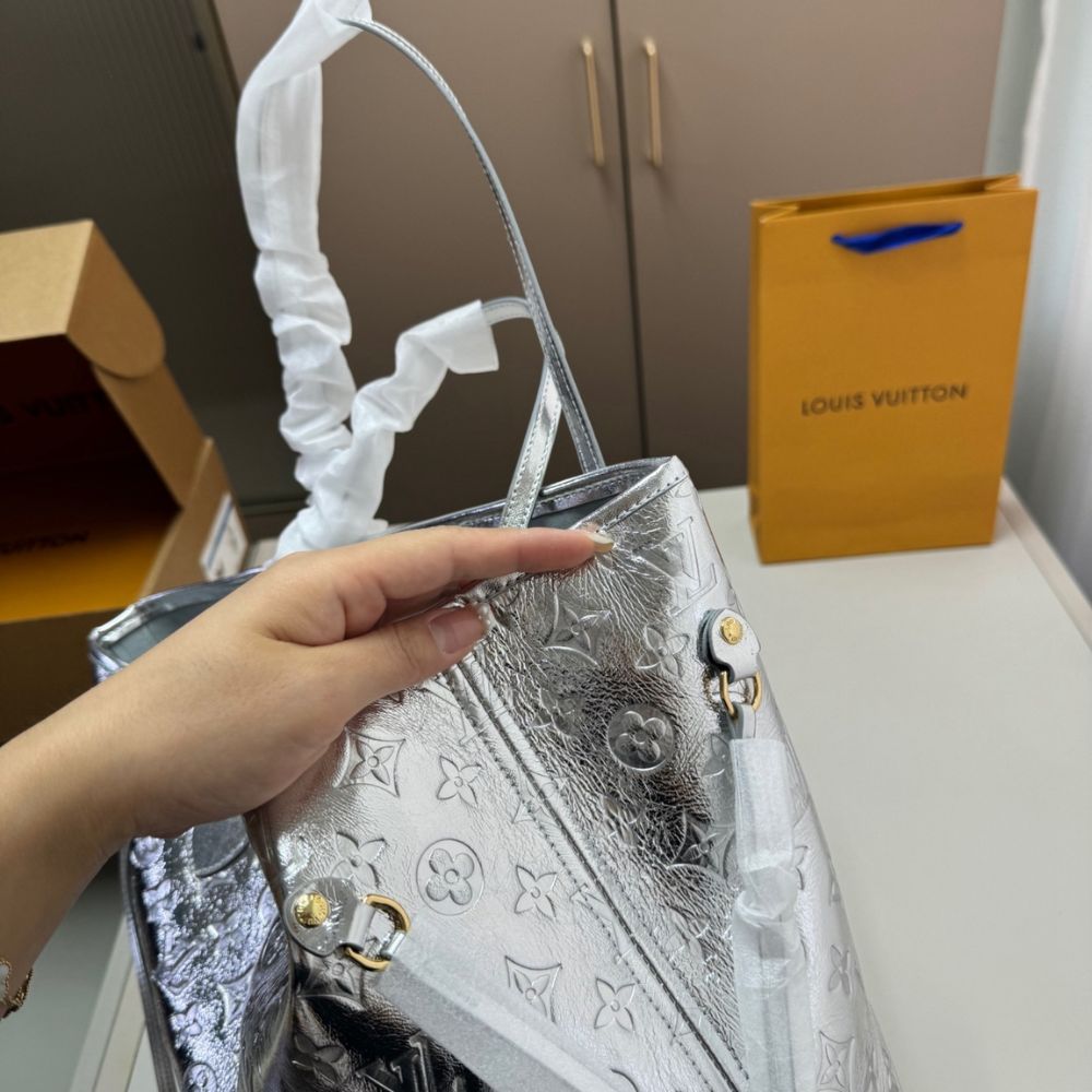 Louis Vuitton Neverfull MM Silver 32Cm - Image 7