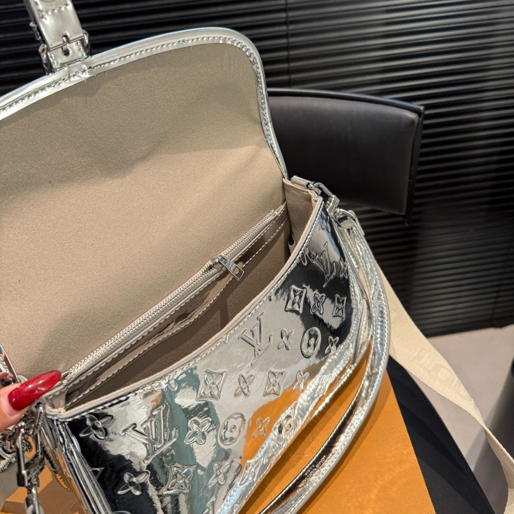 Louis Vuitton Diane Monogram Silver 25Cm - Image 8