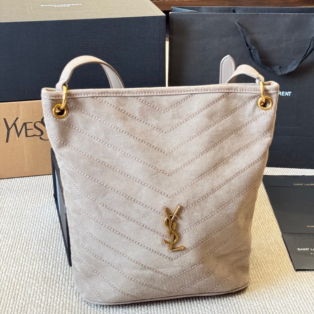 Saint Laurent Niki Supple Bucket In Suede Gray 38Cm - Image 4