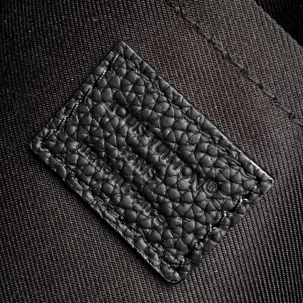 Louis Vuitton Boarding Messenger Black 24Cm M15265 - Image 9