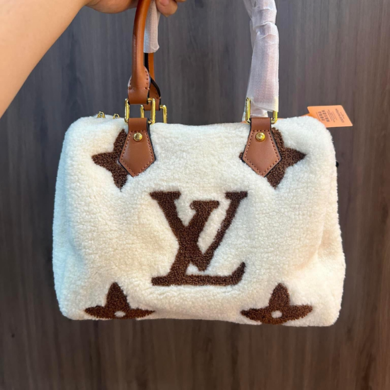 Alternative view of Louis Vuitton Lv Ski Speedy Bandoulière 25 White 25Cm M23468
