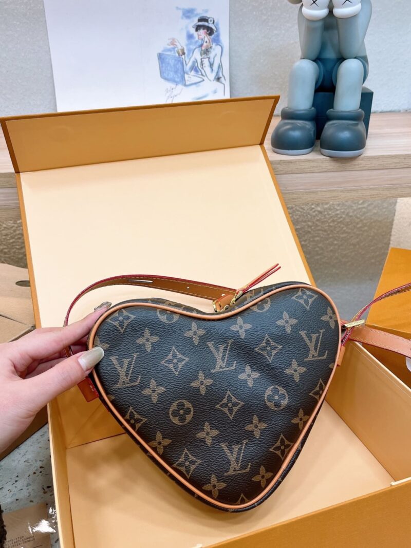 Alternative view of Louis Vuitton Coeur Heart Bag Game On Monogram 21Cm M57456