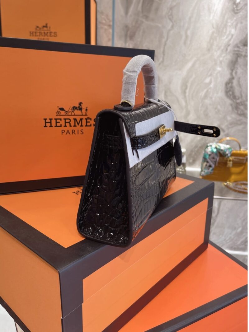 Alternative view of Hermès Kelly Alligator Gold Buckle Black 22Cm