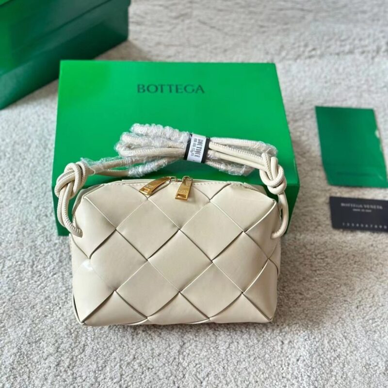 Alternative view of Bottega Veneta Small Cassette Camera Bag Mxn 52 400 Porridge 18Cm 709417Vcqc29776