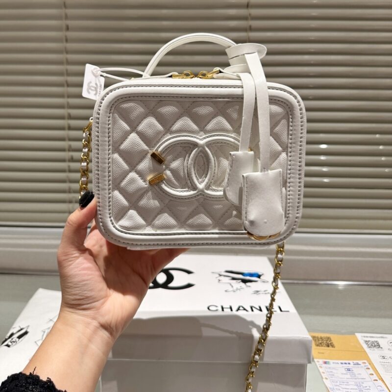 Alternative view of Chanel Cc Filigree Vanity Case White 20Cm