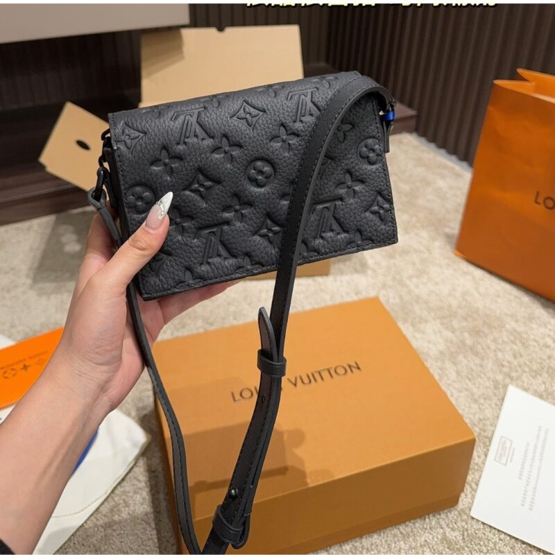 Alternative view of Louis Vuitton Steamer Wearable Wallet Monogram Taurillon Black 17Cm M81746