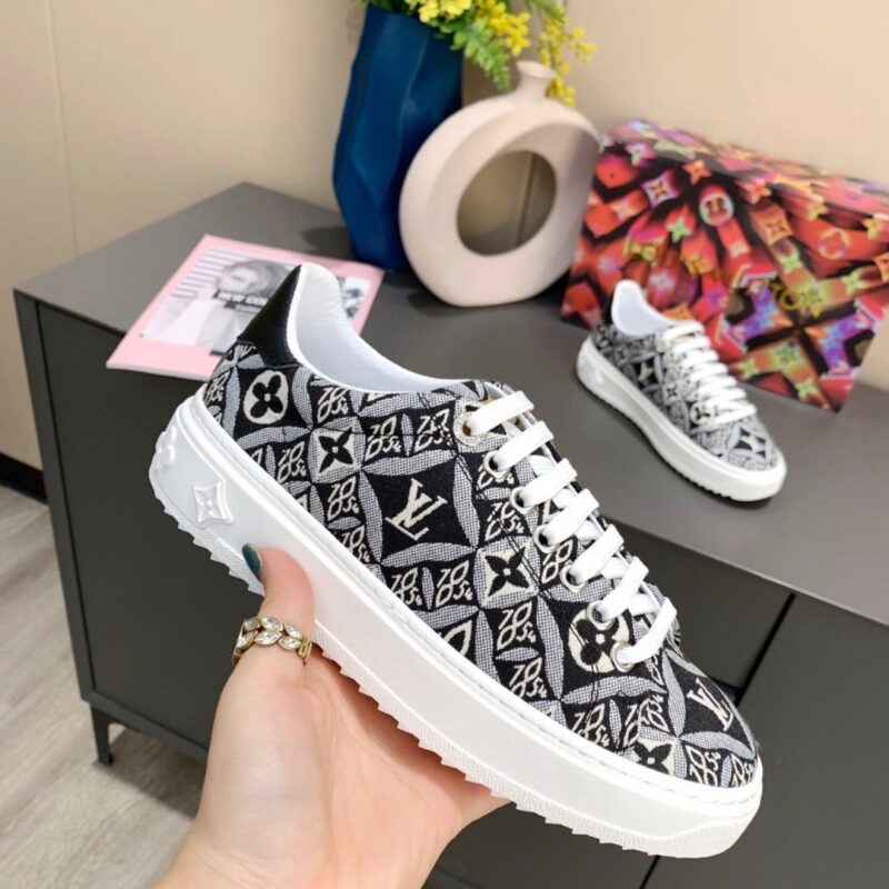 Alternative view of Louis Vuitton Time Out Trainers Grey 1A9Fni