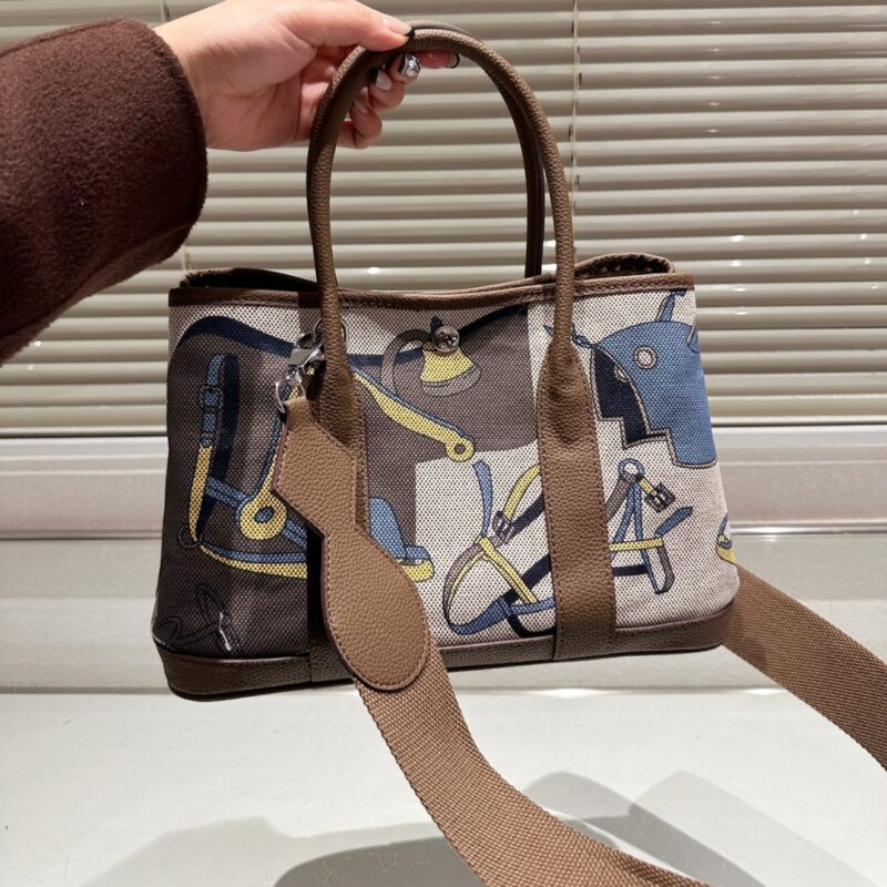 Alternative view of Hermes Garden Party Voyage 30 Bag Brown 30cm