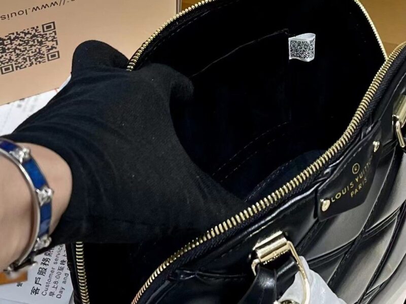 Alternative view of Louis Vuitton Alma BB Bag Black 24Cm M23666