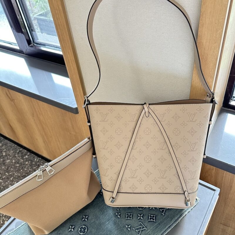 Alternative view of Louis Vuitton Flore Perforated Mahina Beige 28Cm M12140