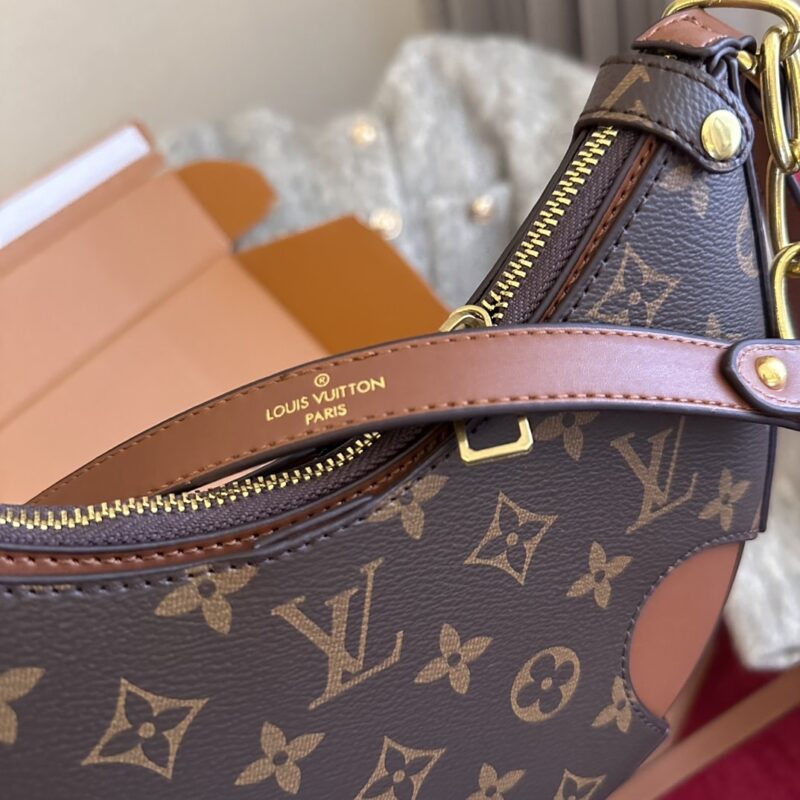 Alternative view of Louis Vuitton Loop Bag Monogram Brown 23Cm