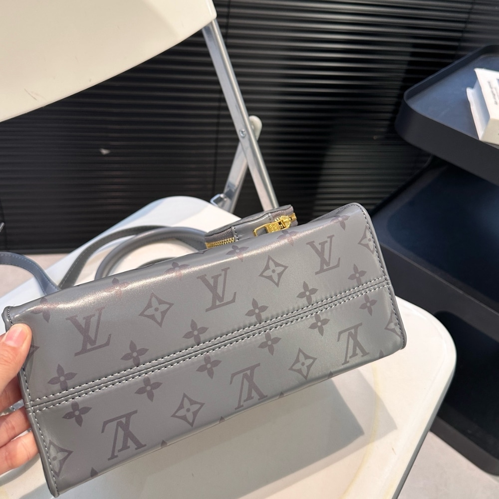 Louis Vuitton Onthego PM Trianon Gray 25Cm M12465 - Image 6