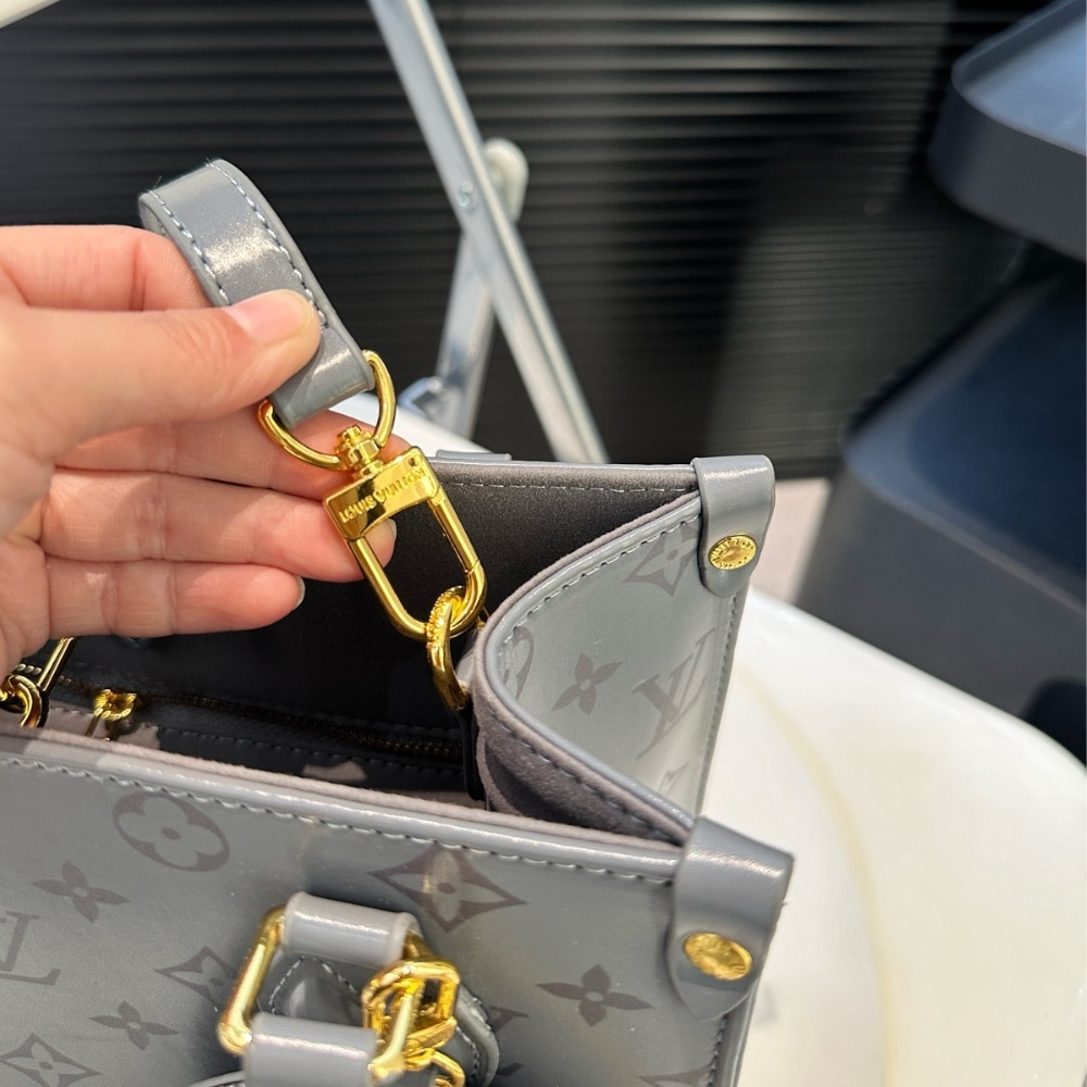 Louis Vuitton Onthego PM Trianon Gray 25Cm M12465 - Image 7