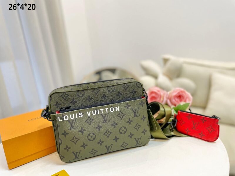 Alternative view of Louis Vuitton Trio Messenger Green 26Cm M23783