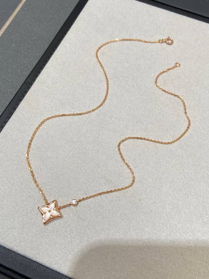 Alternative view of Louis Vuitton Colour Blossom Bb Star Pendant Pink Gold Pink Mother Of Pearl And Diamond Q93612