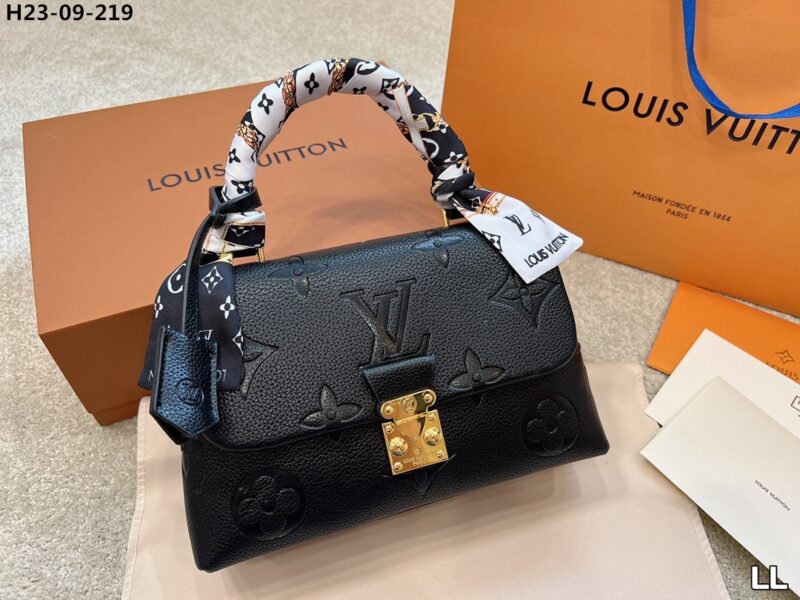 Alternative view of Louis Vuitton Madeleine BB Bag Black 24Cm M45977