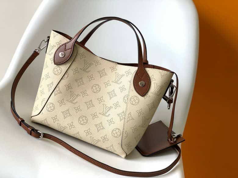Alternative view of Louis Vuitton Hina PM Bag Beige 23Cm M51950