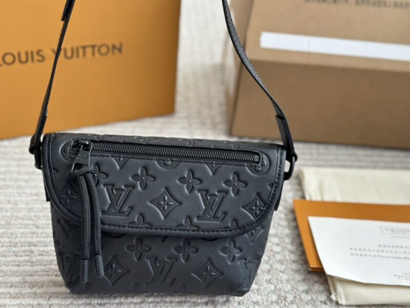 Alternative view of Louis Vuitton Pulse Bag Monogram Shadow Embossed Black 16Cm M12636