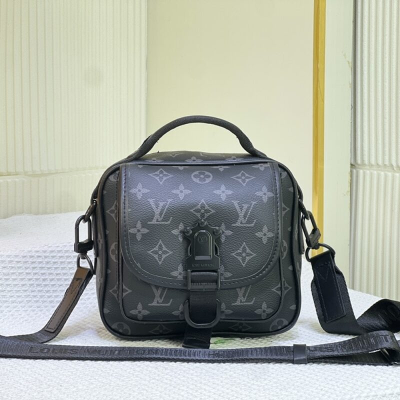 Alternative view of Louis Vuitton Quest Messenger Black 18Cm