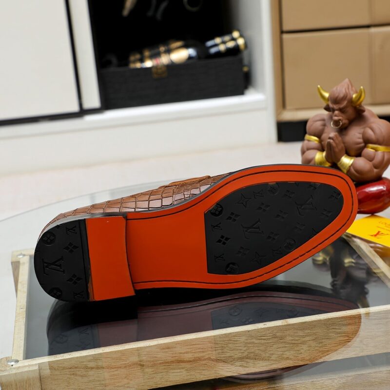 Alternative view of Louis Vuitton Souliers Club Loafers Crocodile Brown