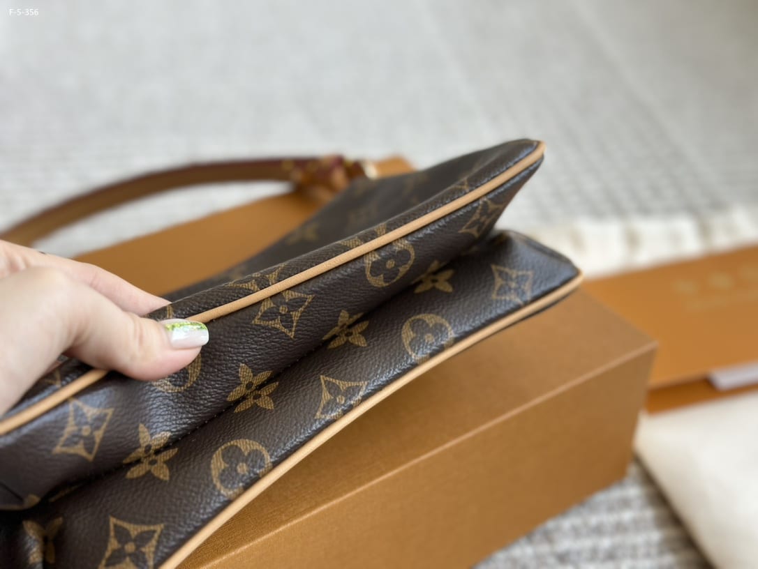 Louis Vuitton Liv Pochette Monogram Canvas 24Cm M83008 - Image 6