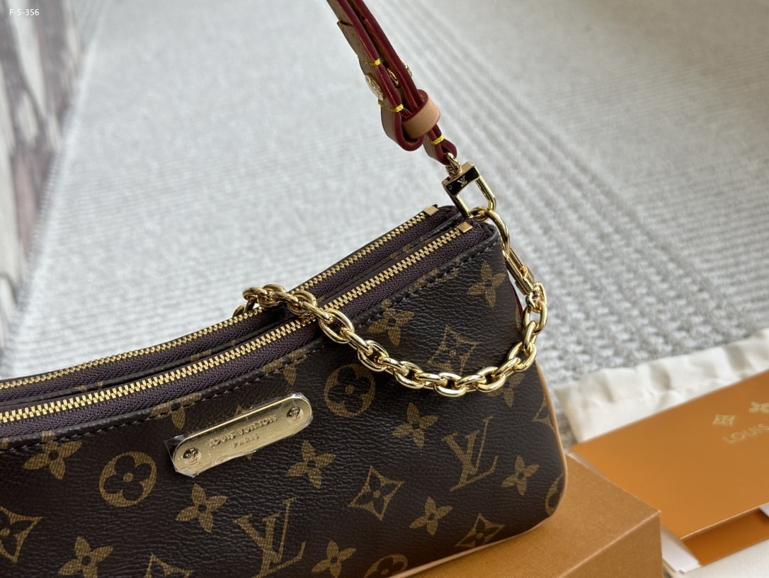 Louis Vuitton Liv Pochette Monogram Canvas 24Cm M83008 - Image 5