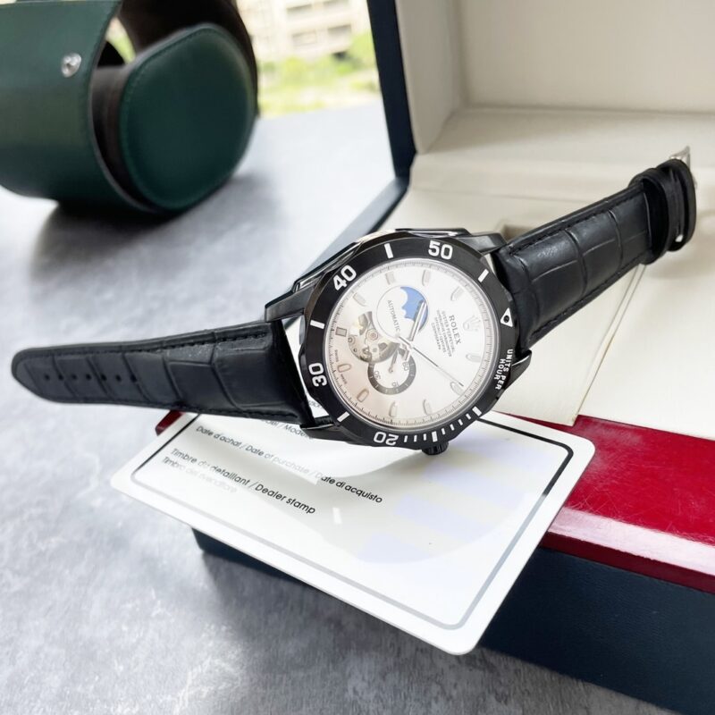 Alternative view of Rolex Oyster Perpetual Cosmograph Moonphase White Dial 40Mm